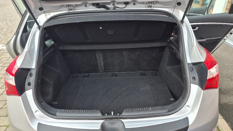 
								Hyundai Hatchback 2015 full									