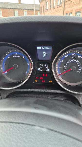 
								Hyundai Hatchback 2015 full									