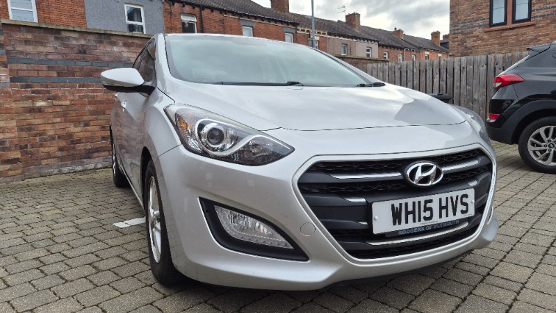 
								Hyundai Hatchback 2015 full									